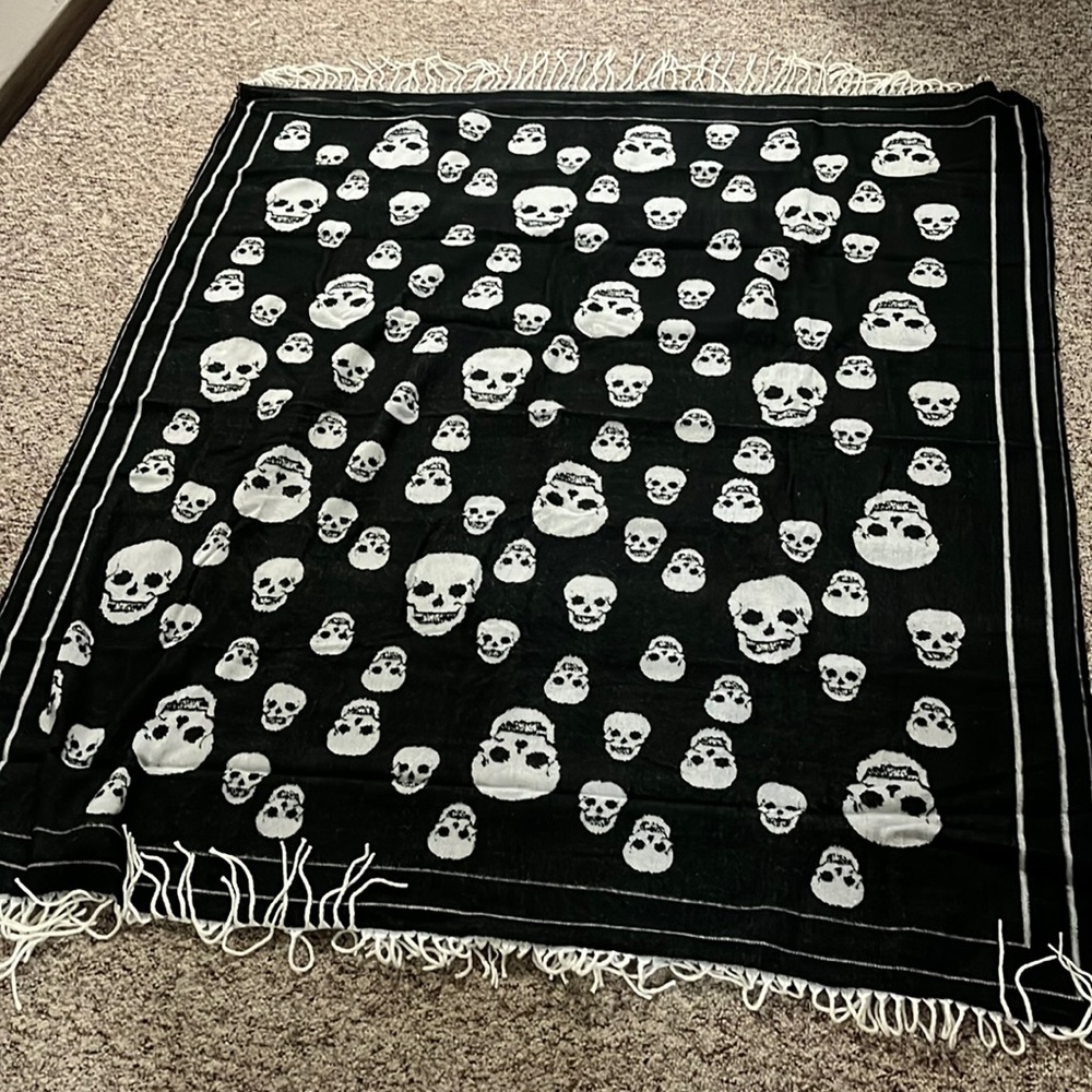 Magaschoni home cozy skull throw 50 by 60 Halloween